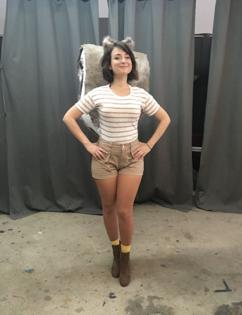 Milana Vayntrub Sexy