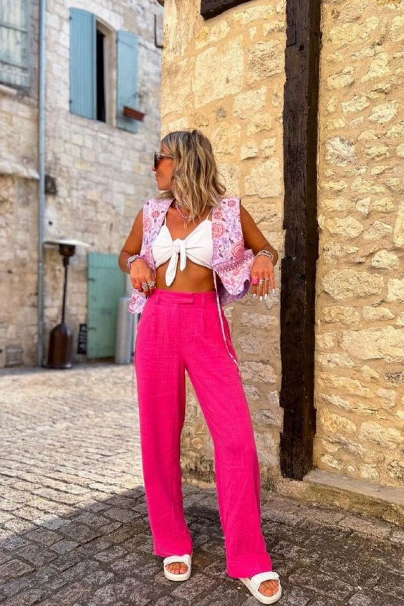 Fuchsia Trousers, White Crop Top, Summer Fashion.