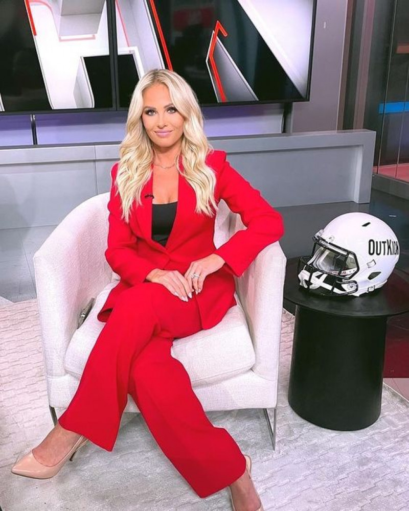 Tomi Lahren red outfit
