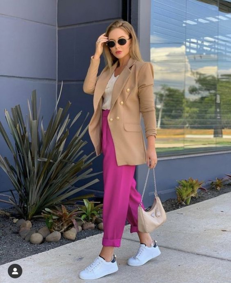 beige and fuchsia outfit