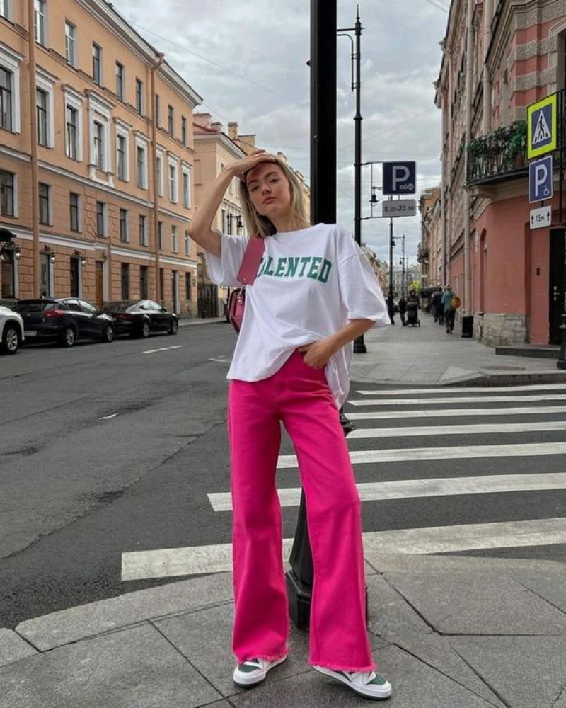 Graphic Tee, Pink Pants, Casual Style, Streetwear.